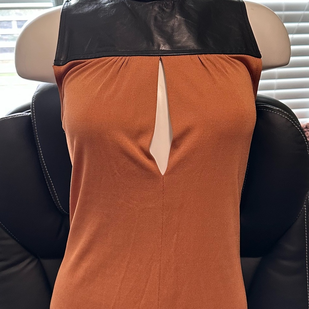 Soyun Elegant Brown w/ Black Leather Accent Sleeveless Long Dress w/ Slits. Sz 4 - Picture 7 of 7